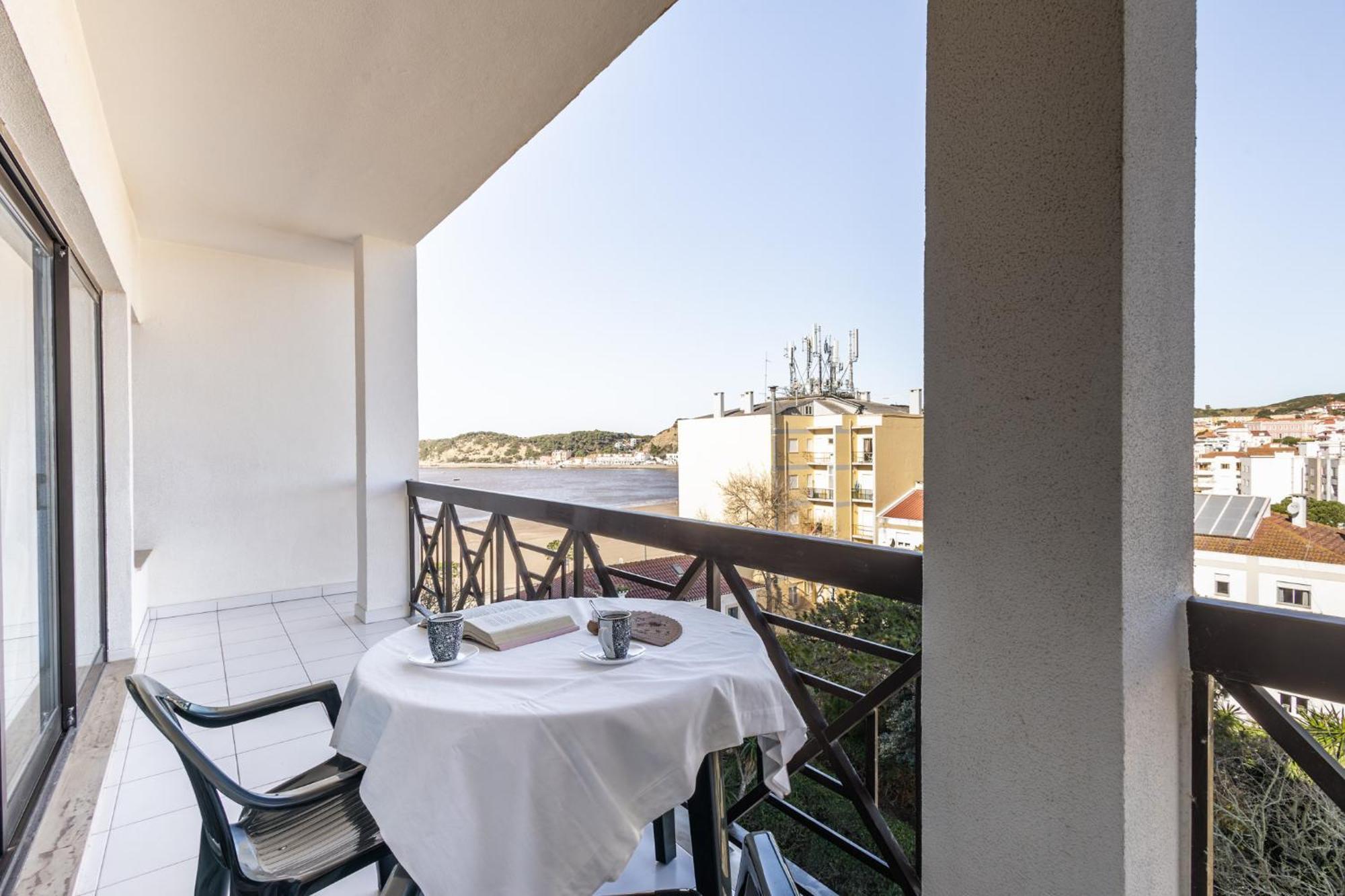Infante 1 - A Poucos Metros Da Baia Apartment Sao Martinho do Porto Exterior photo
